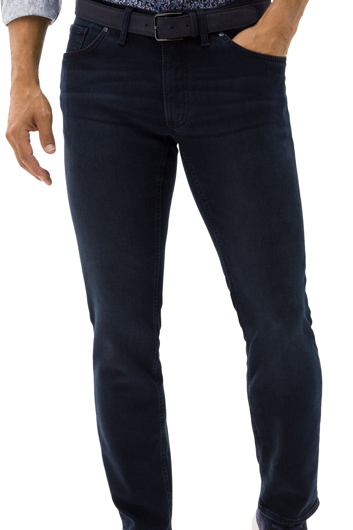 816307-CHUCK-23_05.jpg
