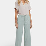 Effortless Wide Leg Cropped Cargo Pants